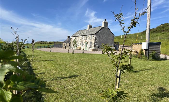 Pennant Igyn has large private gardens, ideal for pets and children to play.